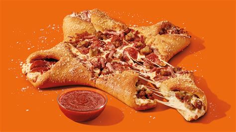Food Review on Little Caesars <strong>4 Quarter Calzony</strong> 🍕🍕🍕🍕🍕🍕. . 4 quarter calzony